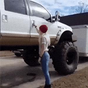 女朋友说她不能穿比较紧的衣服，我瞬间就懂了，效果原来是这样的