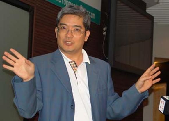 *咸平郎**：学渣逆袭成学霸，好好的经济专家不做，要做“江湖*子骗**”