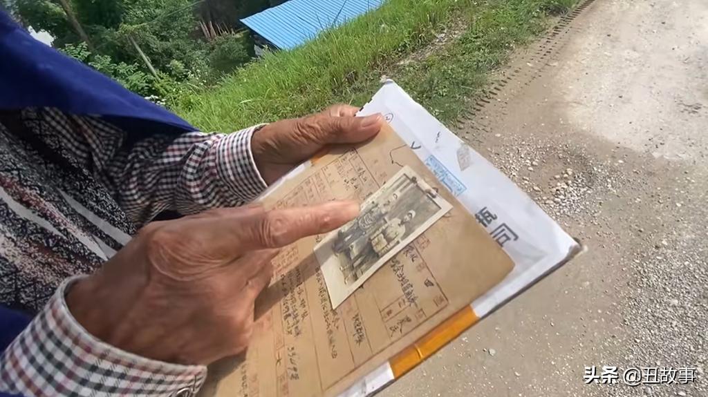 我花了1500元钱，买了一张70年前的遗照，送到千里之外的湖南怀化