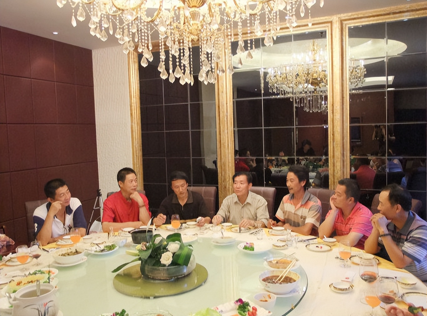 酒席上的没喝的酒可以带走吗,酒吧喝剩下的酒可以打包带回家吗