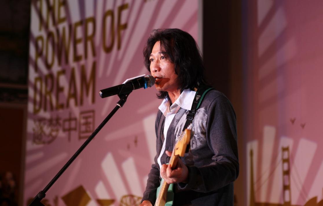 70岁香港摇滚教父夏韶声：情史胜过谢贤，与33岁女友只恋爱不结婚