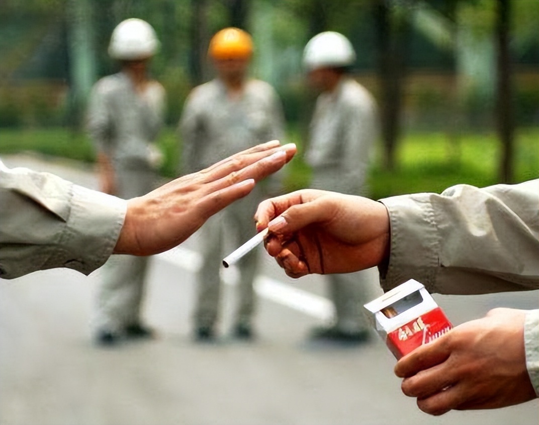 同样是抽烟为什么有的肺癌不一样,同样是抽烟为什么有人生病