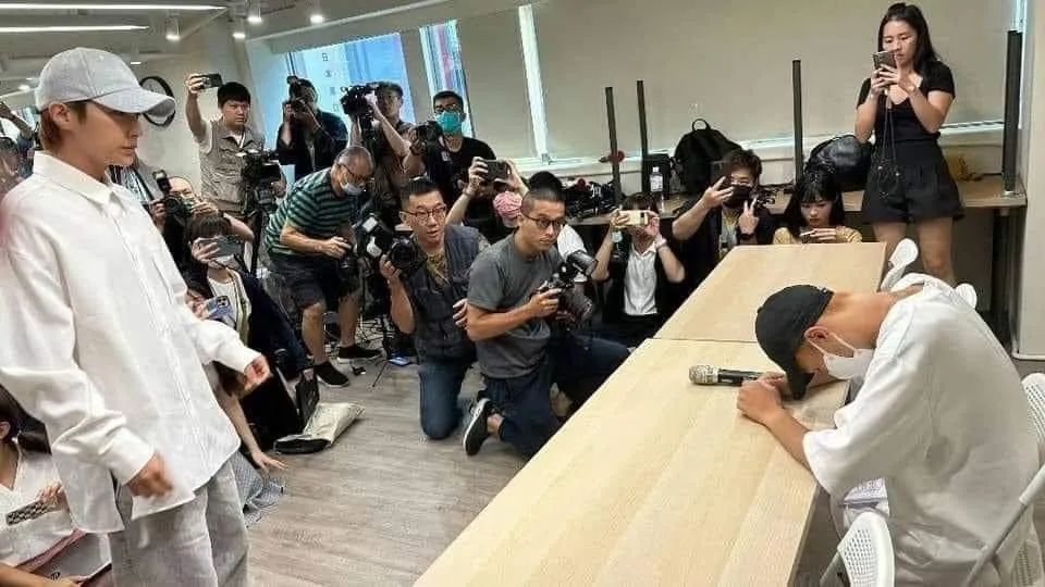 吸毒、性骚扰、拍小视频、涉黑、自杀，弯弯娱乐圈可太热闹了