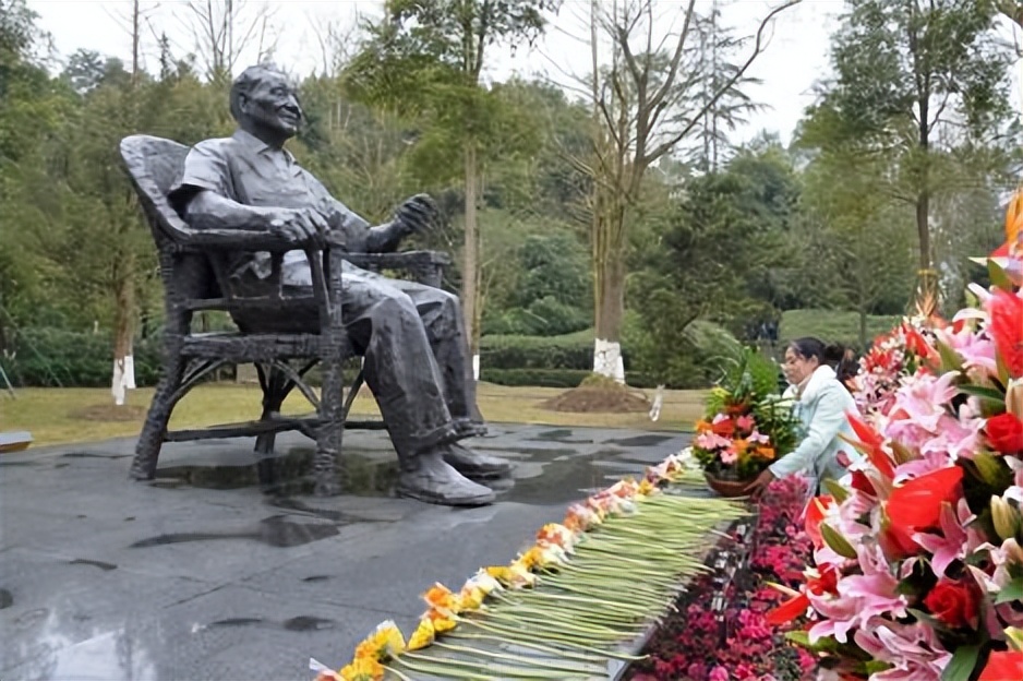 1997年重庆脱离四川成为直辖市，*小平邓**：这是关乎千秋万代的大事