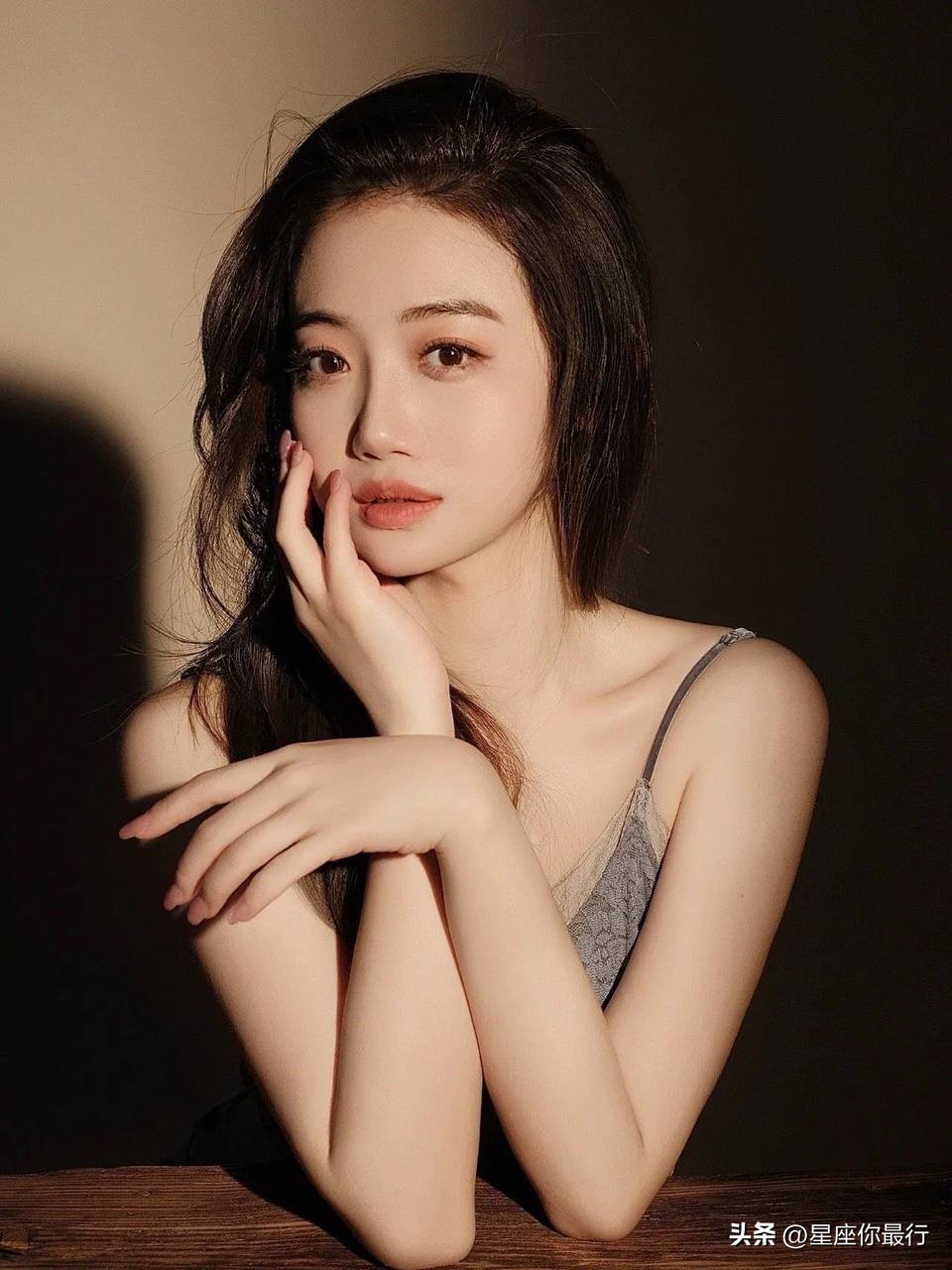 狮子座男喜欢双鱼座女的表现,狮子座怎么爱上双鱼座的男生呢