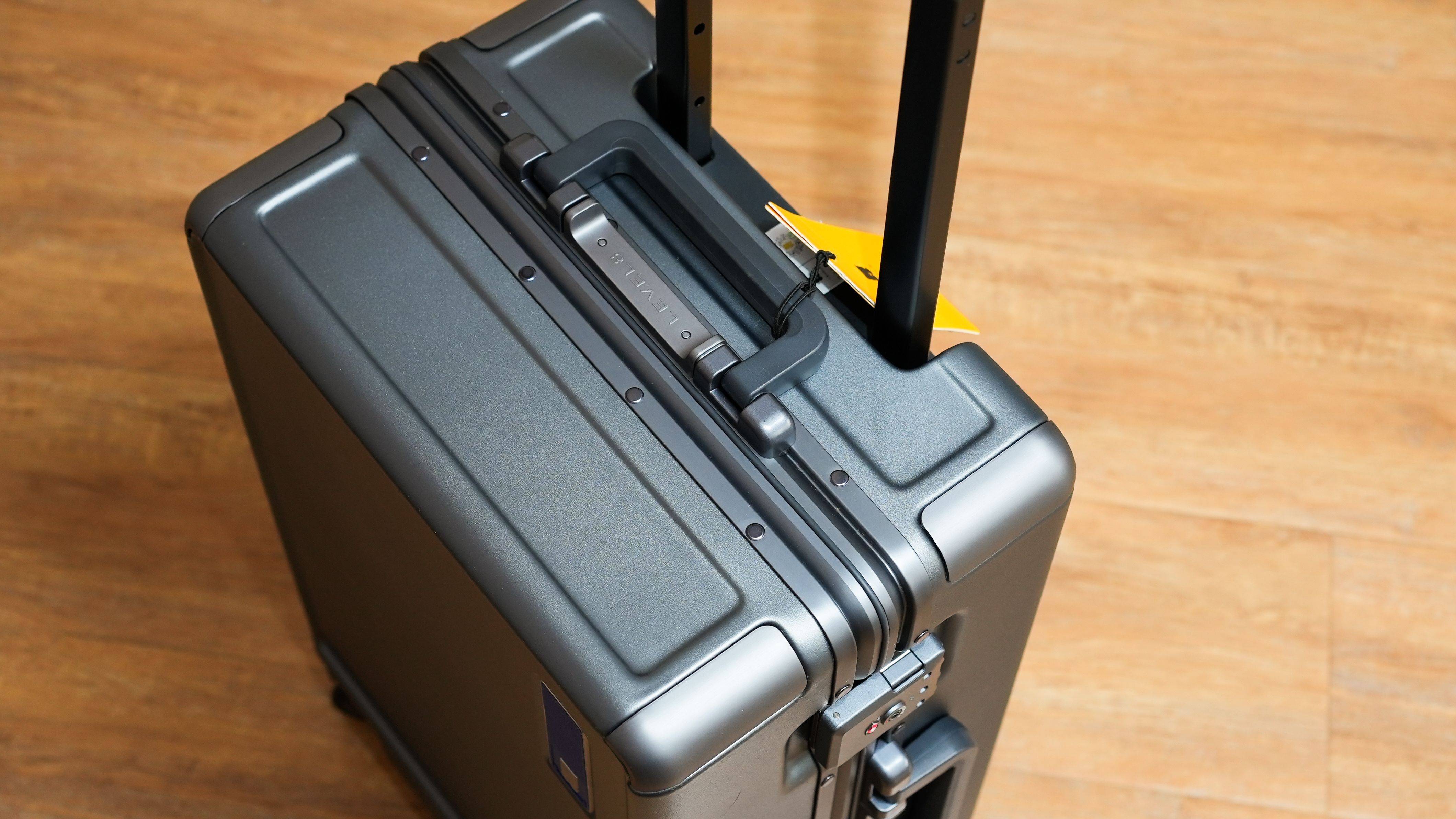 外交官行李箱和地平线8号哪个好 (3天旅行适合多大的行李箱)