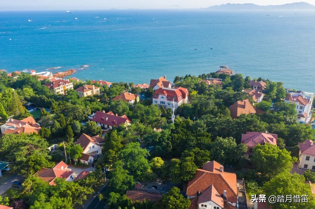 被誉为“东方瑞士”的青岛，有太多的海边浪漫