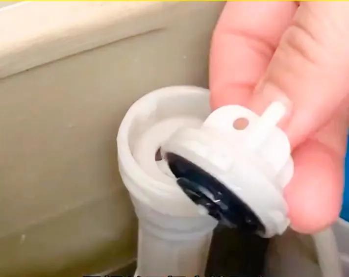 马桶有问题去哪找人修理,马桶反水怎么解决小妙招