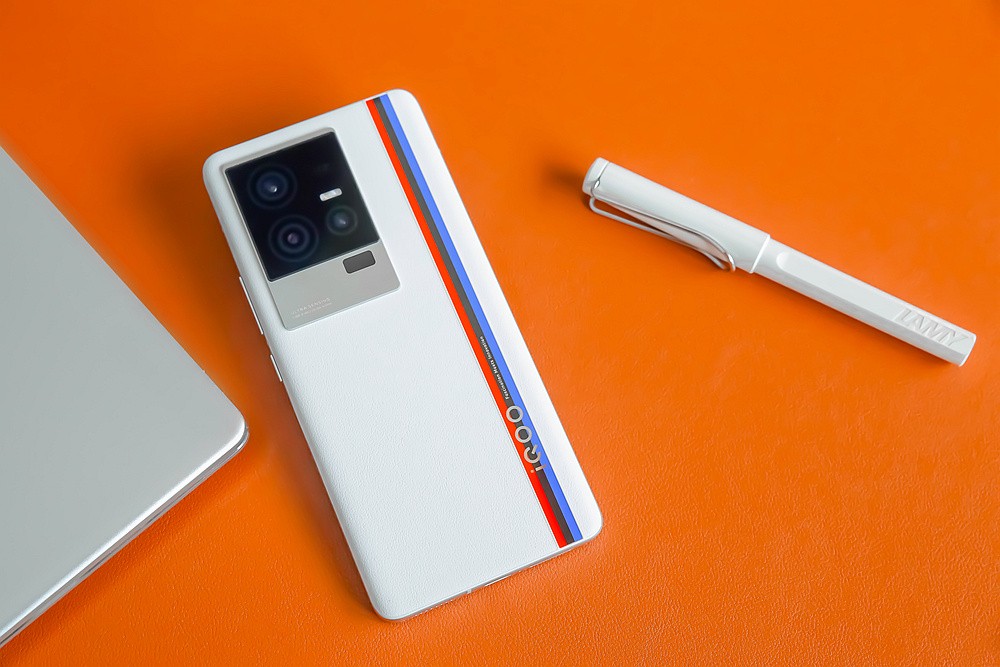 iqoo11骁龙8+2是超频版吗,iqoo11骁龙是不是满血版