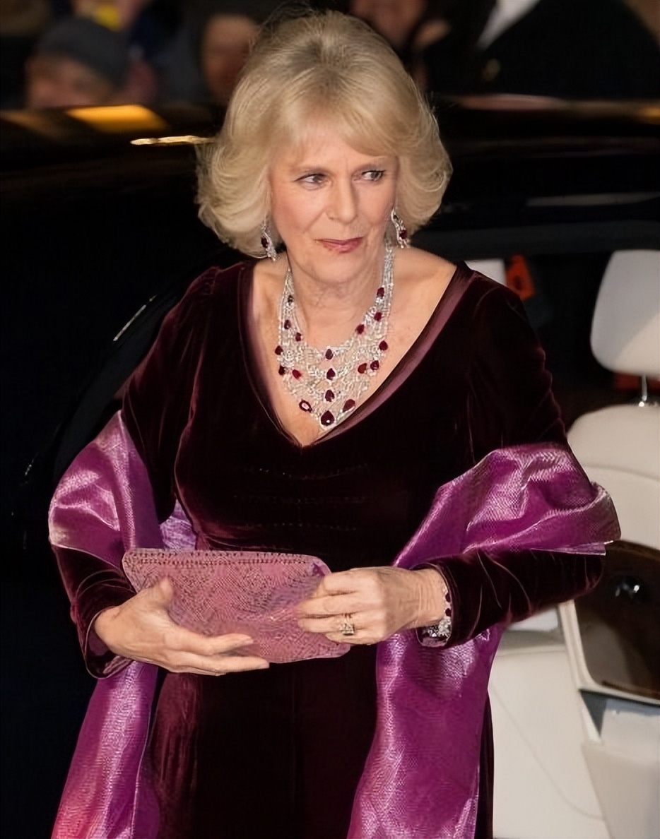 沙特王室送女王珠宝,沙特王室赠送的礼物