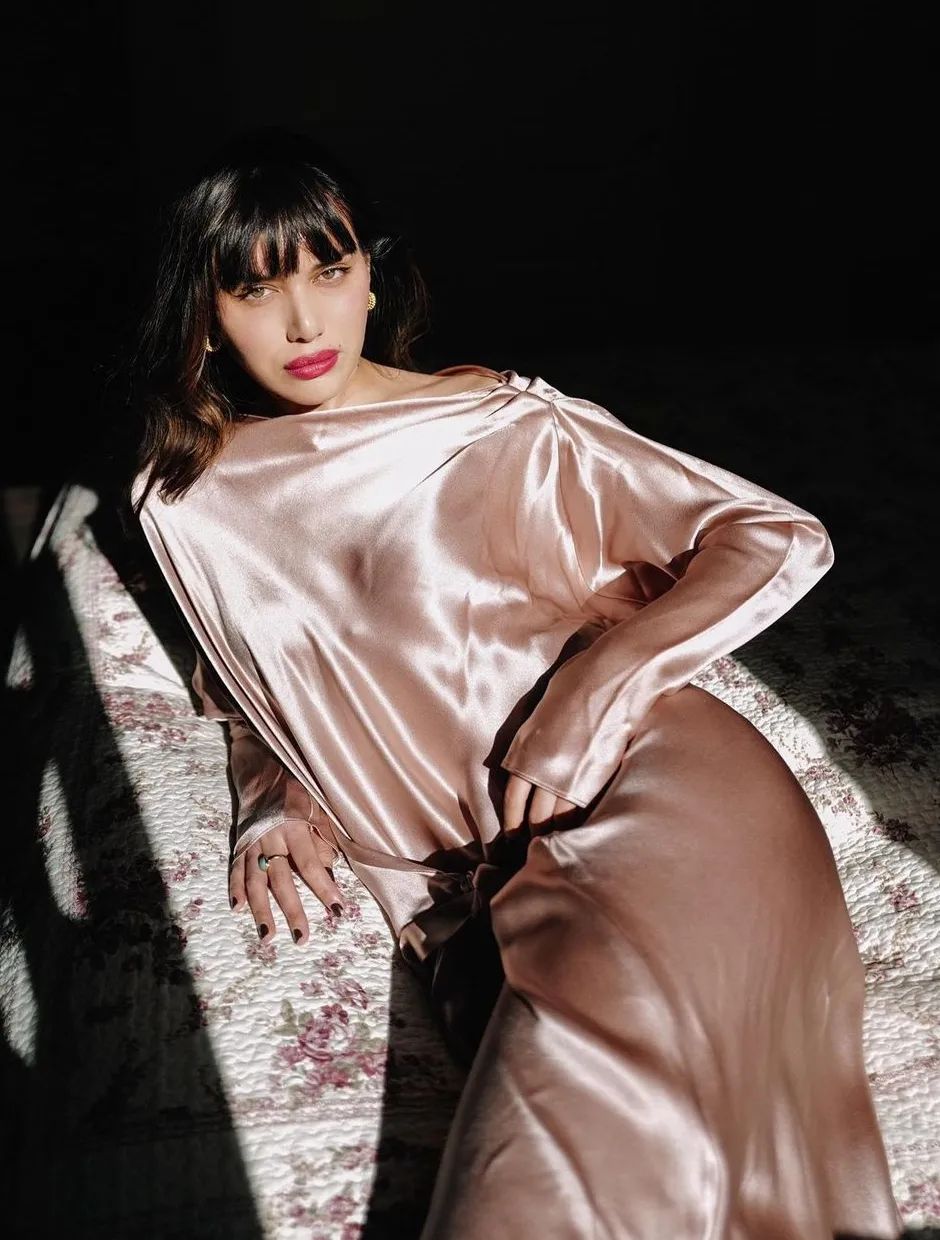 lisa最近同款粉色,lisamv绝美镜头粉色