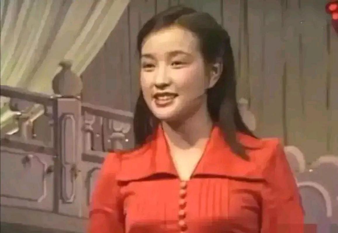 1983年第一届春晚，部级领导审查后：怎么能让姜昆主持？