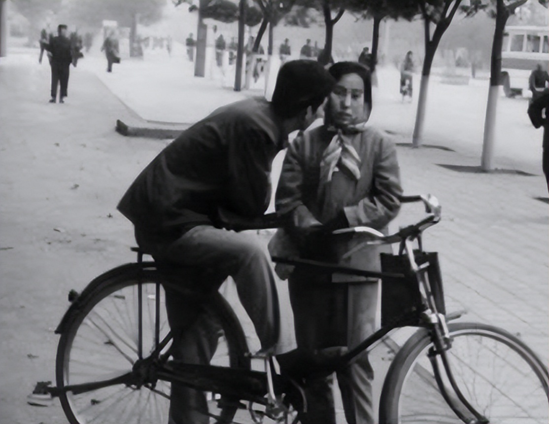 1974年，河北一村支书与村妇通奸17年后毒害其夫，案发300人寻尸