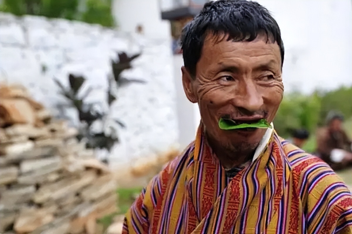 槟榔加烟，法力无边，它到底有何神奇？为何被人们称之为神物？