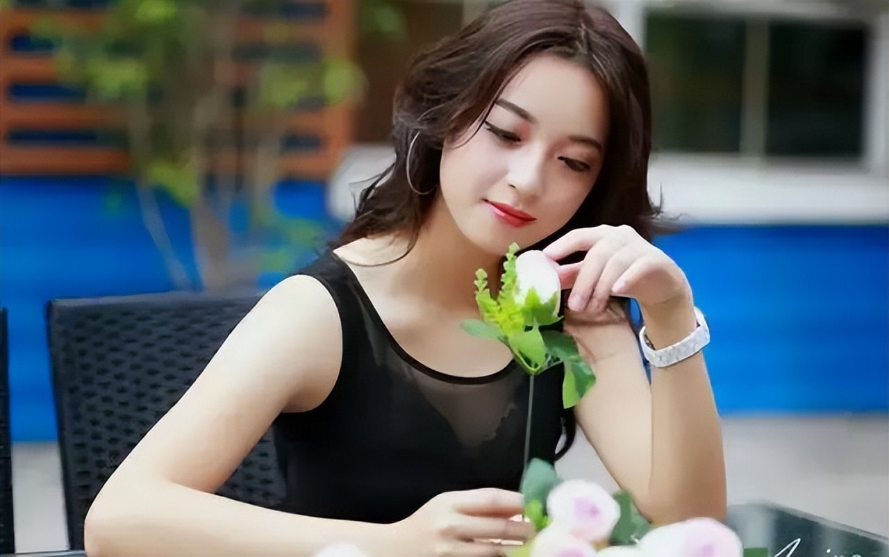 女人喜不喜欢你看眼神就知道,如何能够试探一个女人喜不喜欢你