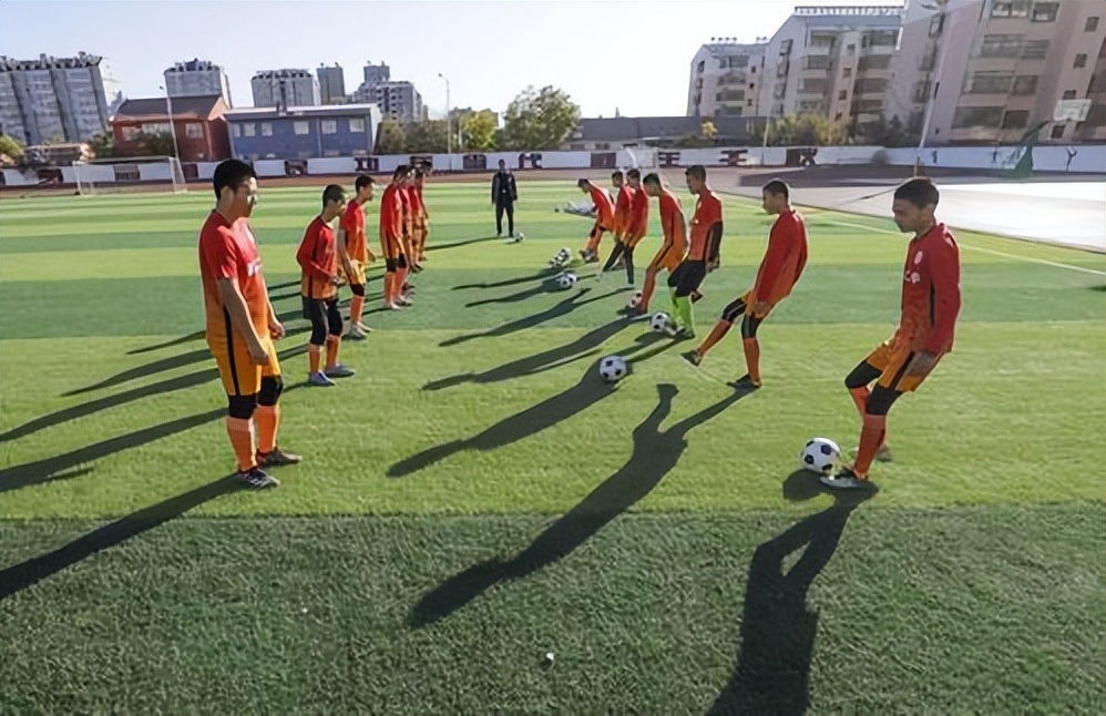 校园足球培养什么,校园足球该怎么练
