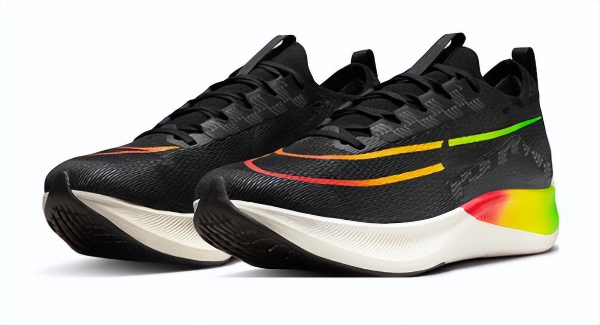 阿迪跑鞋vs耐克跑鞋,索康尼跑鞋和耐克跑鞋哪个好