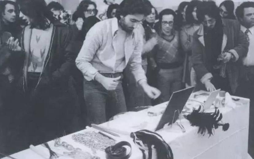 1974年，女人将身体麻醉任人处置，人们却不断挑战她生理心理极限