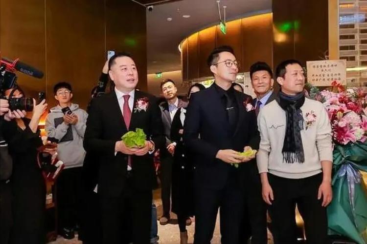 汪小菲用脏话回应大s,汪小菲回应大s深夜甜蜜视频