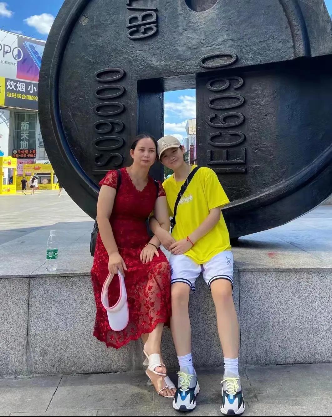 足球女孩,足球女孩实现梦想