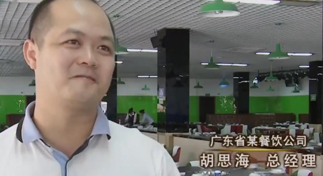 小伙放弃打工到大山里养殖,小伙放弃百万年薪转行回乡养猪