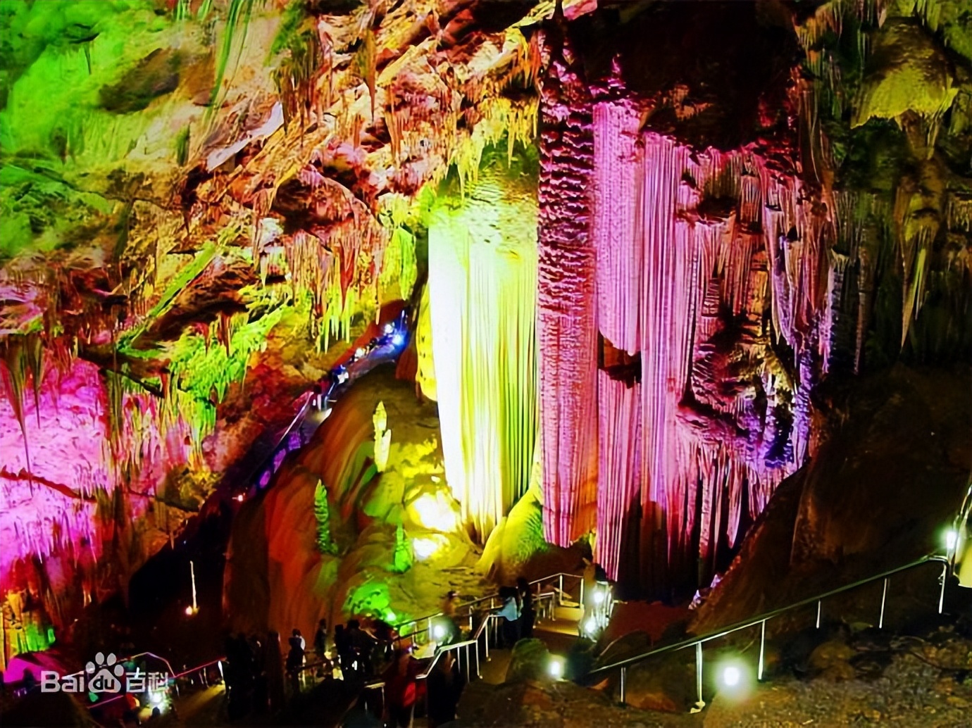 游玩武隆天生三桥和芙蓉洞住哪里,武隆仙女山天生三桥游