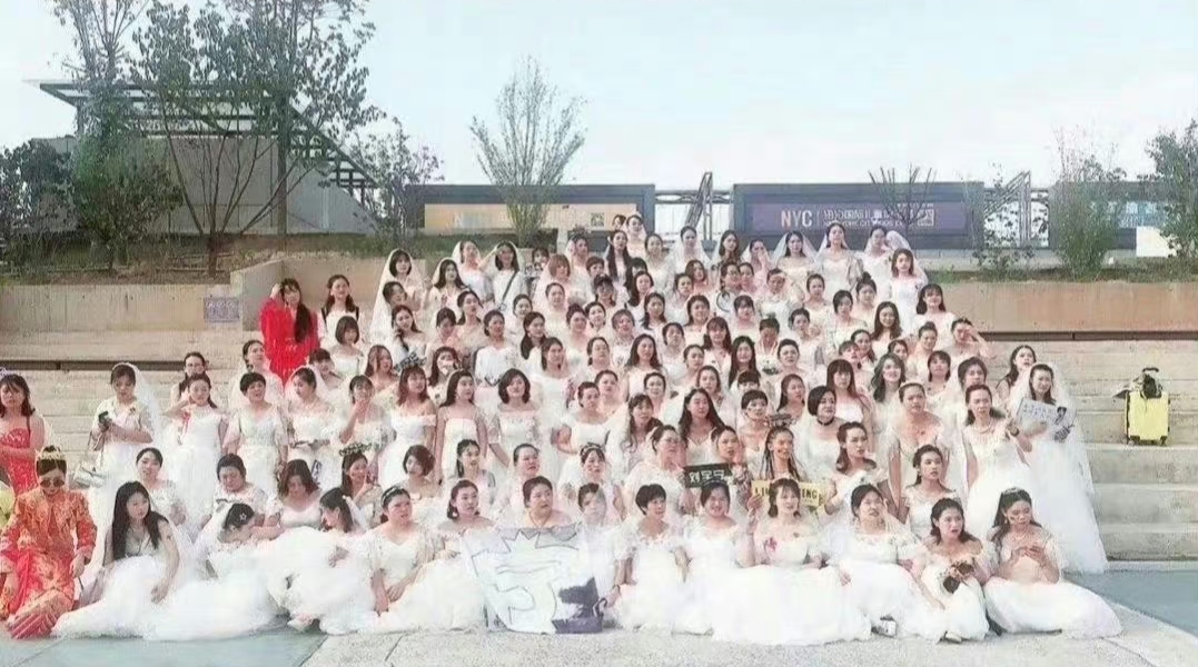 王源看到了穿婚纱的粉丝回应,王源粉丝怎么看待穿婚纱