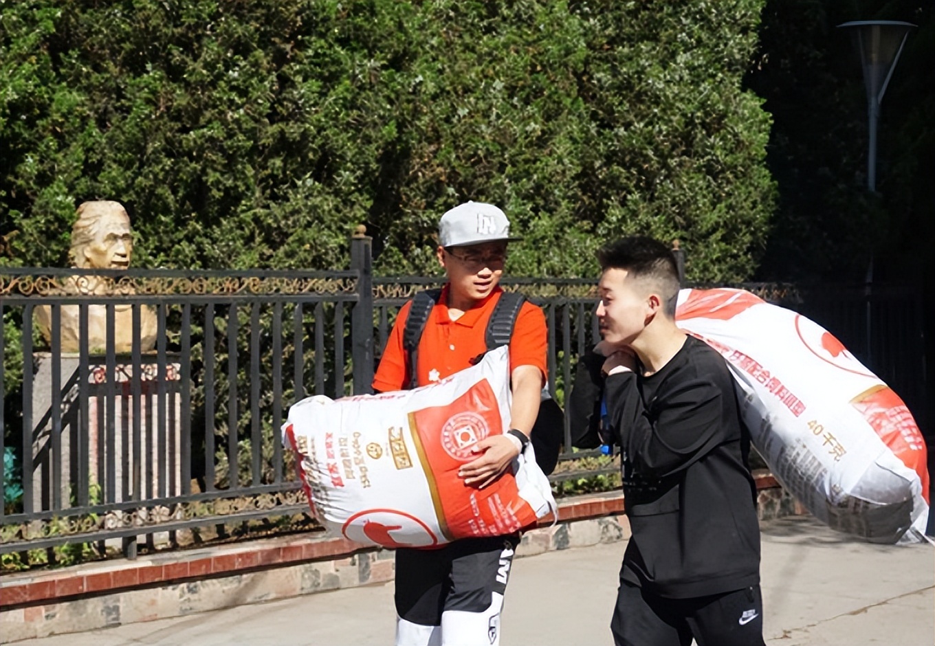 捐五次精子猝死索赔400万打官司,博士11天捐5次精子死亡具体死因