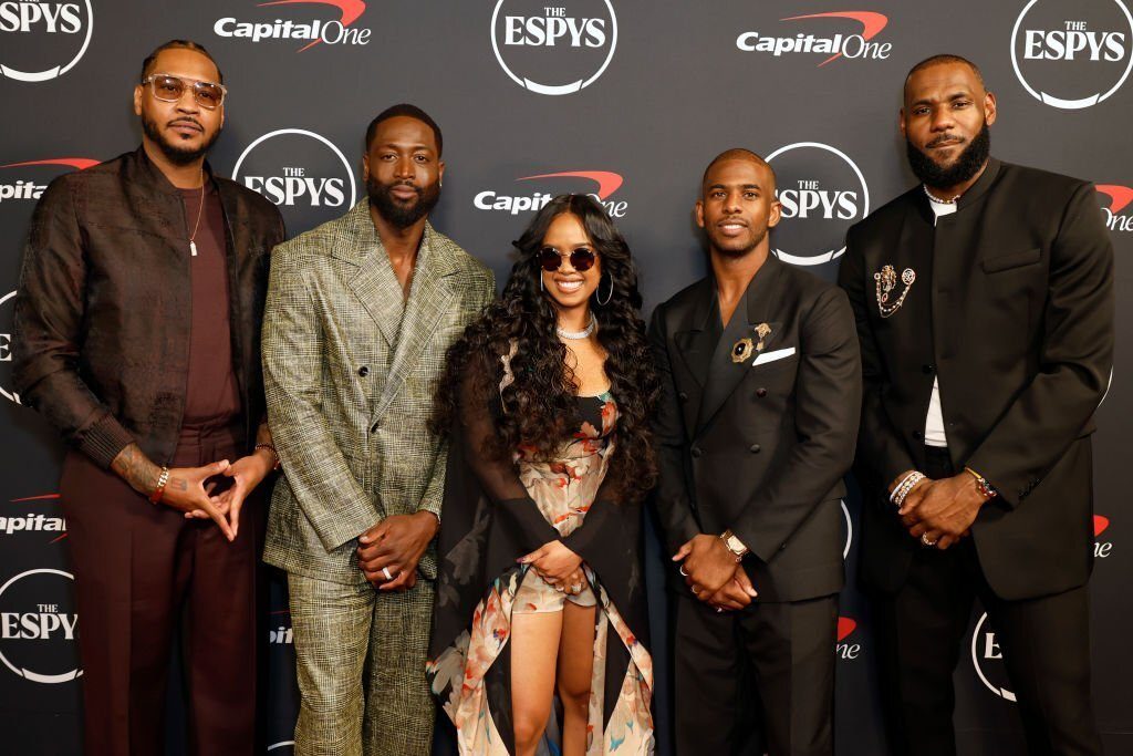 大佬!香蕉船兄弟ESPY颁奖重聚,安东尼致辞詹皇韦德保罗站着如喽啰