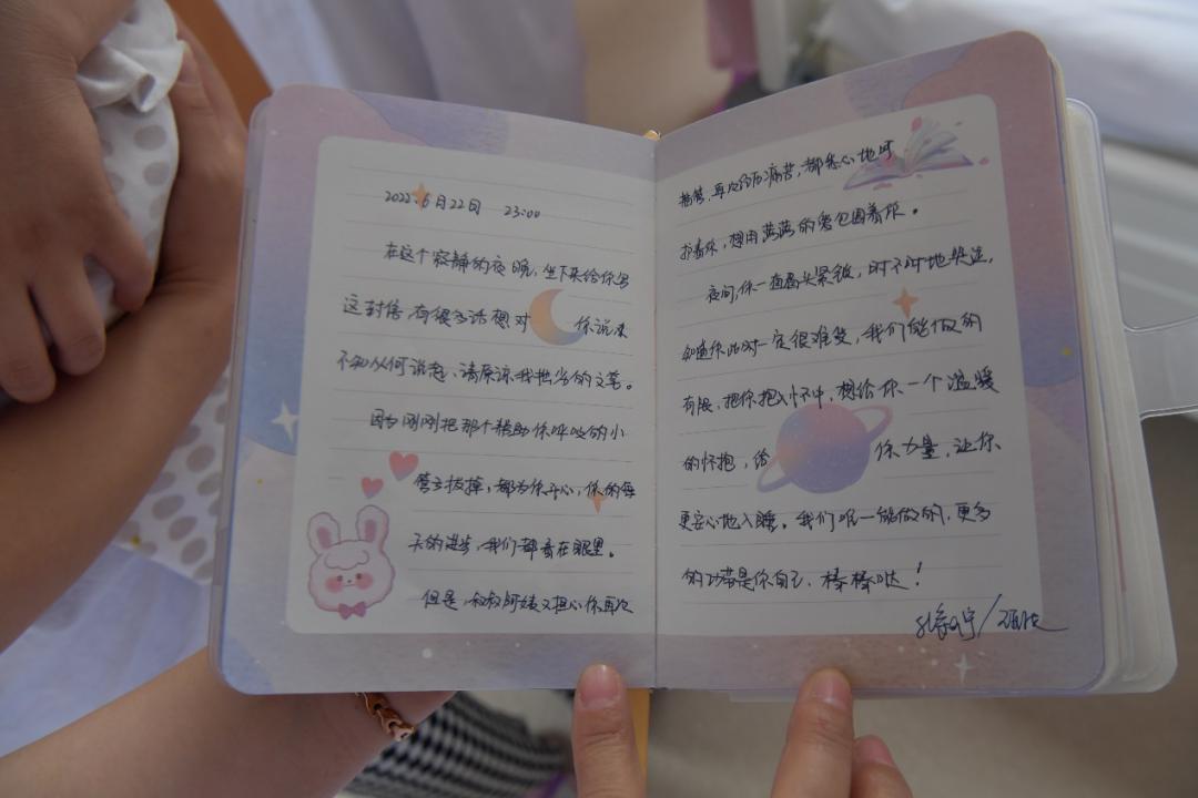 众志成城战疫情齐心协力保平安,齐心协力战疫情致敬医护人员