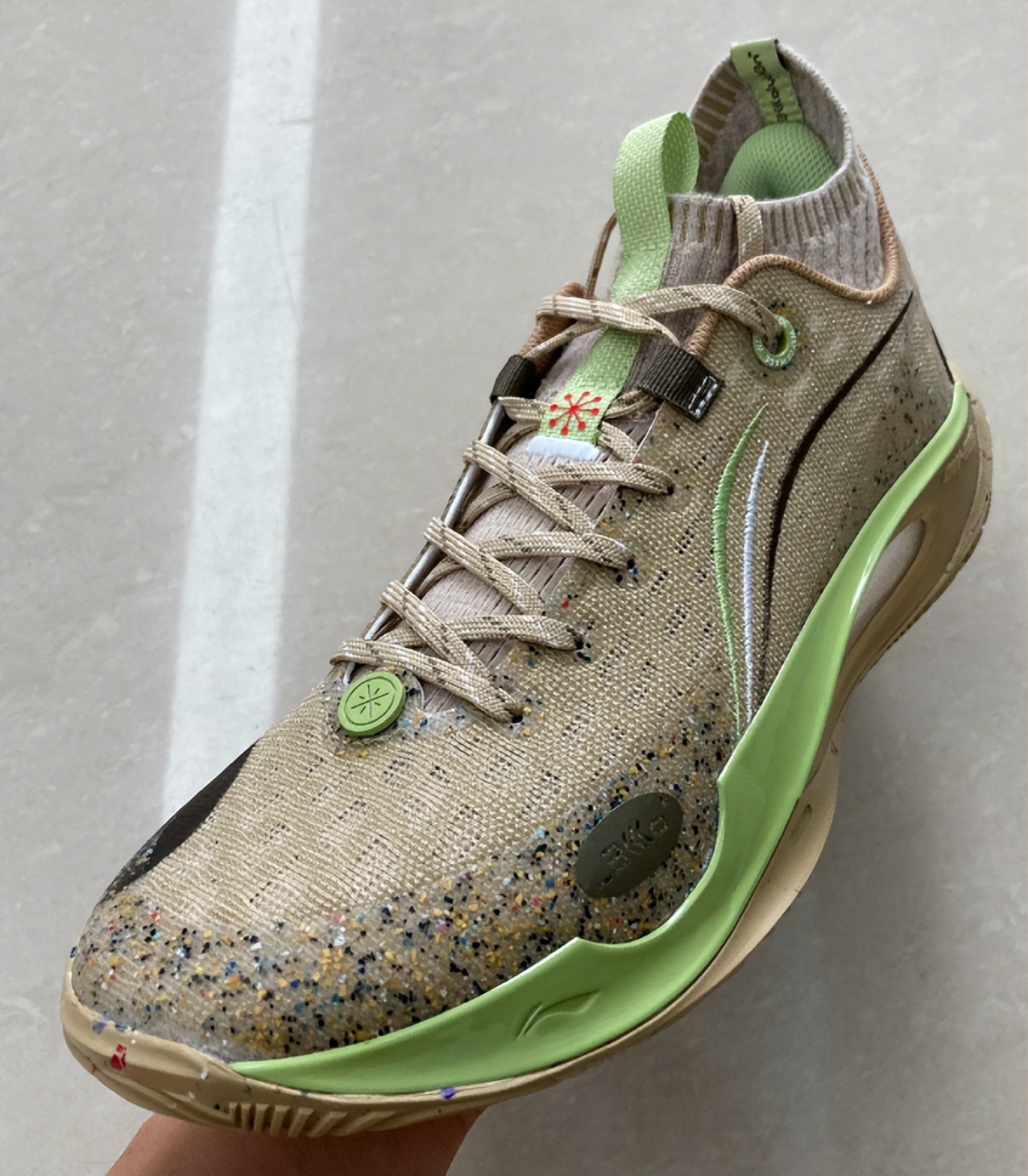 李宁新品！JB1代联名配色曝光，韦德幻影4被指抄袭，空袭9代崛起