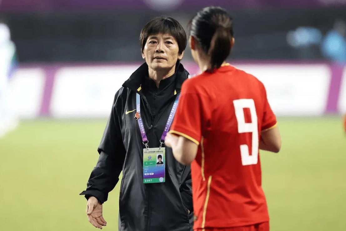 中国女足1-6惨败事件,中国女足1-6惨败英格兰低级失误