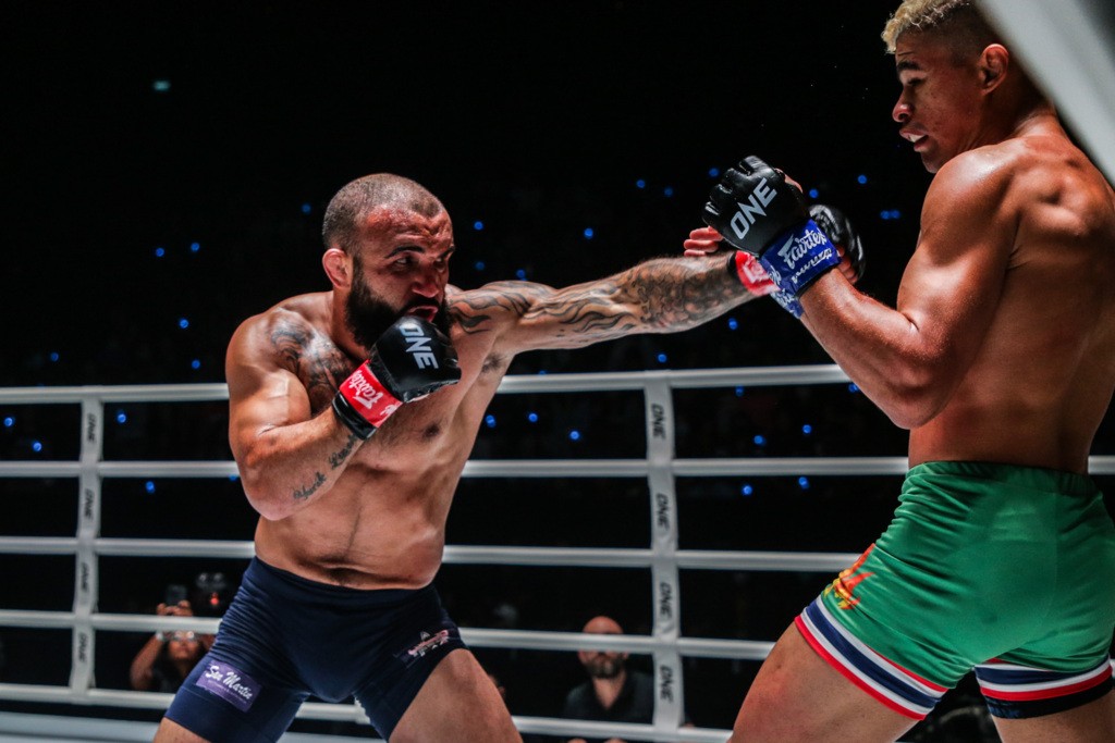 TKO加冕！安德雷德：莱因克尔像男人一样战斗，洛曼来挑战我吧