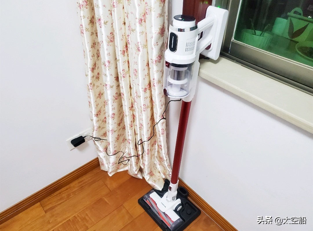 戴森吸尘器和斐纳吸尘器哪个好,斐纳吸尘器测评