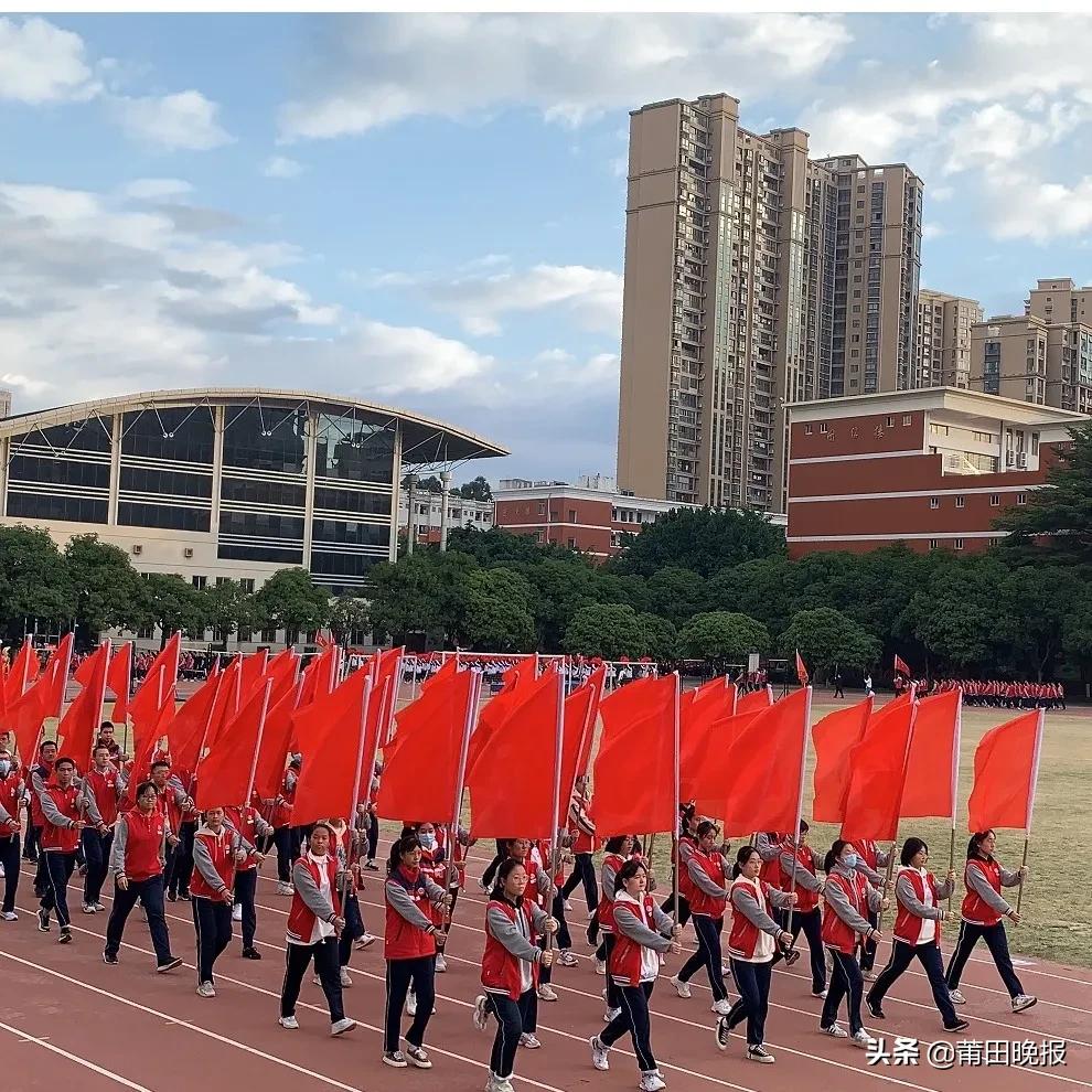 今天，这个学校沸腾了