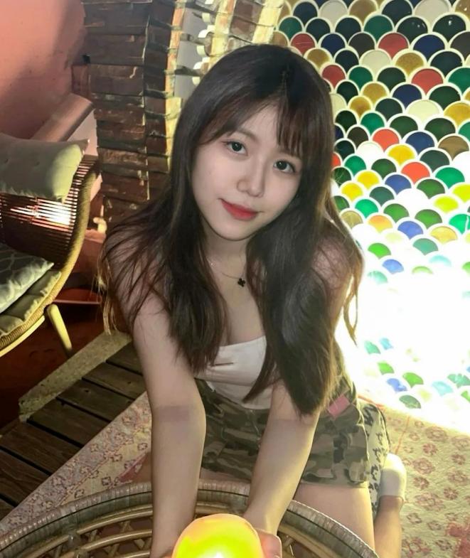 今年被内定的“神颜港姐冠军”，火辣到网友集体破防：港娱有救了