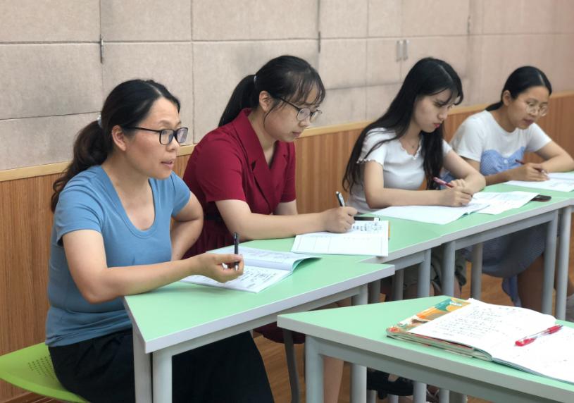 在编教师选择在乡镇好还是城里,小县城的教师好当吗