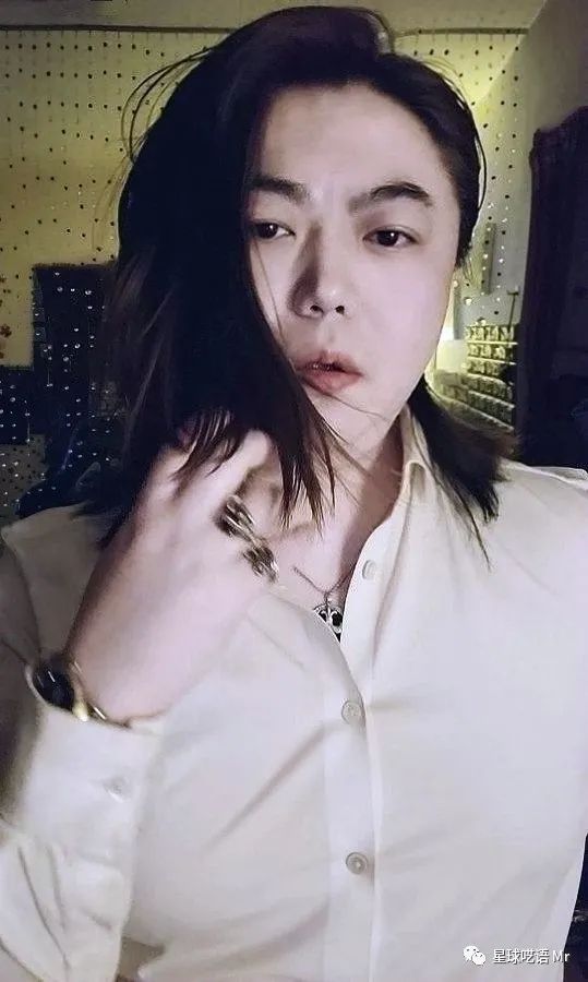 涂鸦诗歌|琉璃姬：笔直需要比沉默更接近桉树