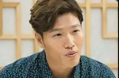 当猫猫被蜜蜂蛰了一下后,当蜜蜂蛰到狗头