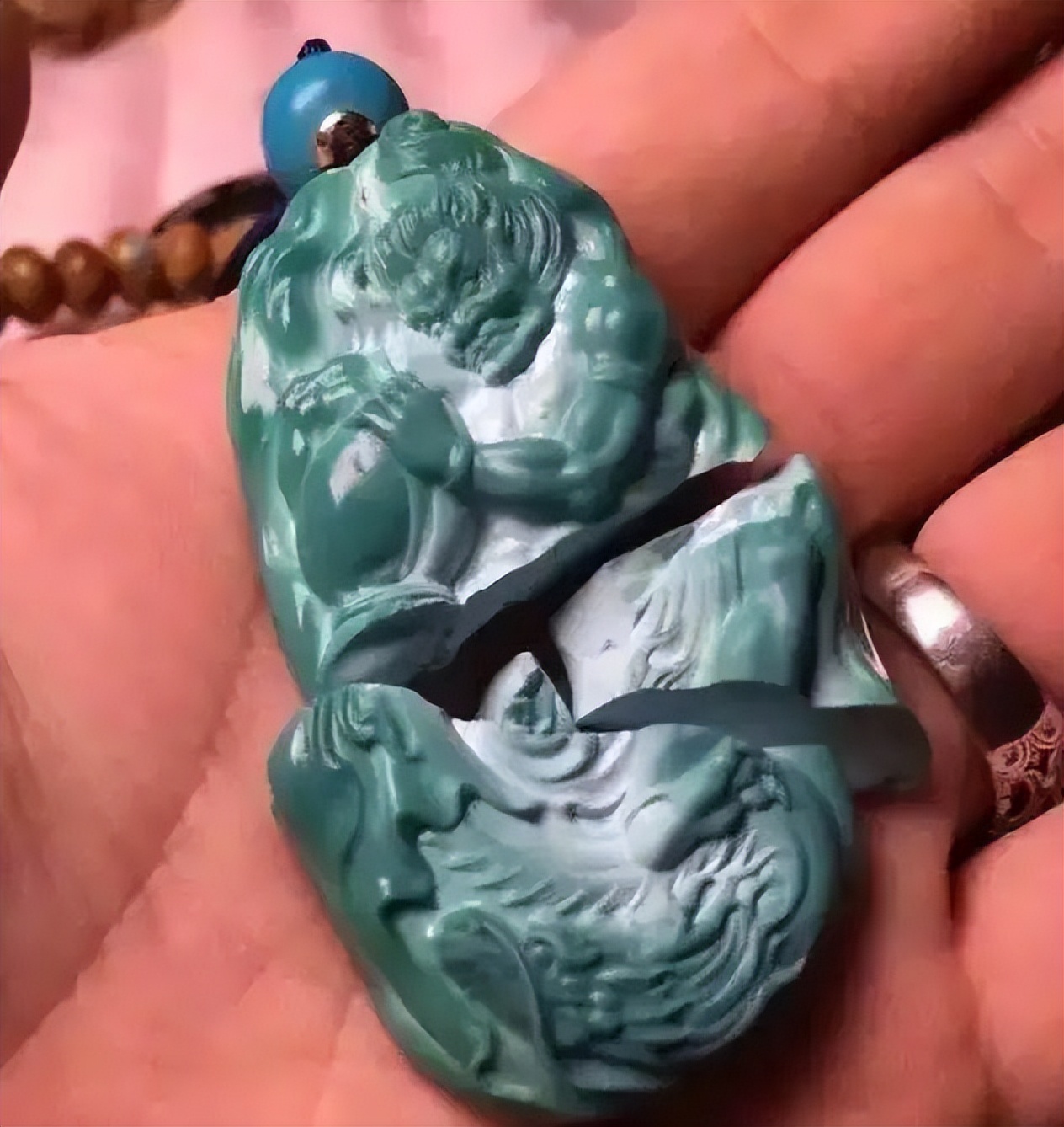 戴蜜蜡泡温泉,戴蜜蜡洗澡