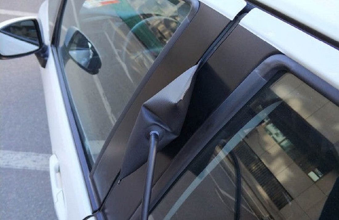 如果车钥匙被锁在车里怎么办,车钥匙锁在车内只能砸窗户