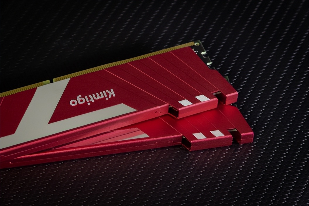 炫酷机甲造型，释放无限潜能，金泰克速虎T4DDR5-6400内存评测