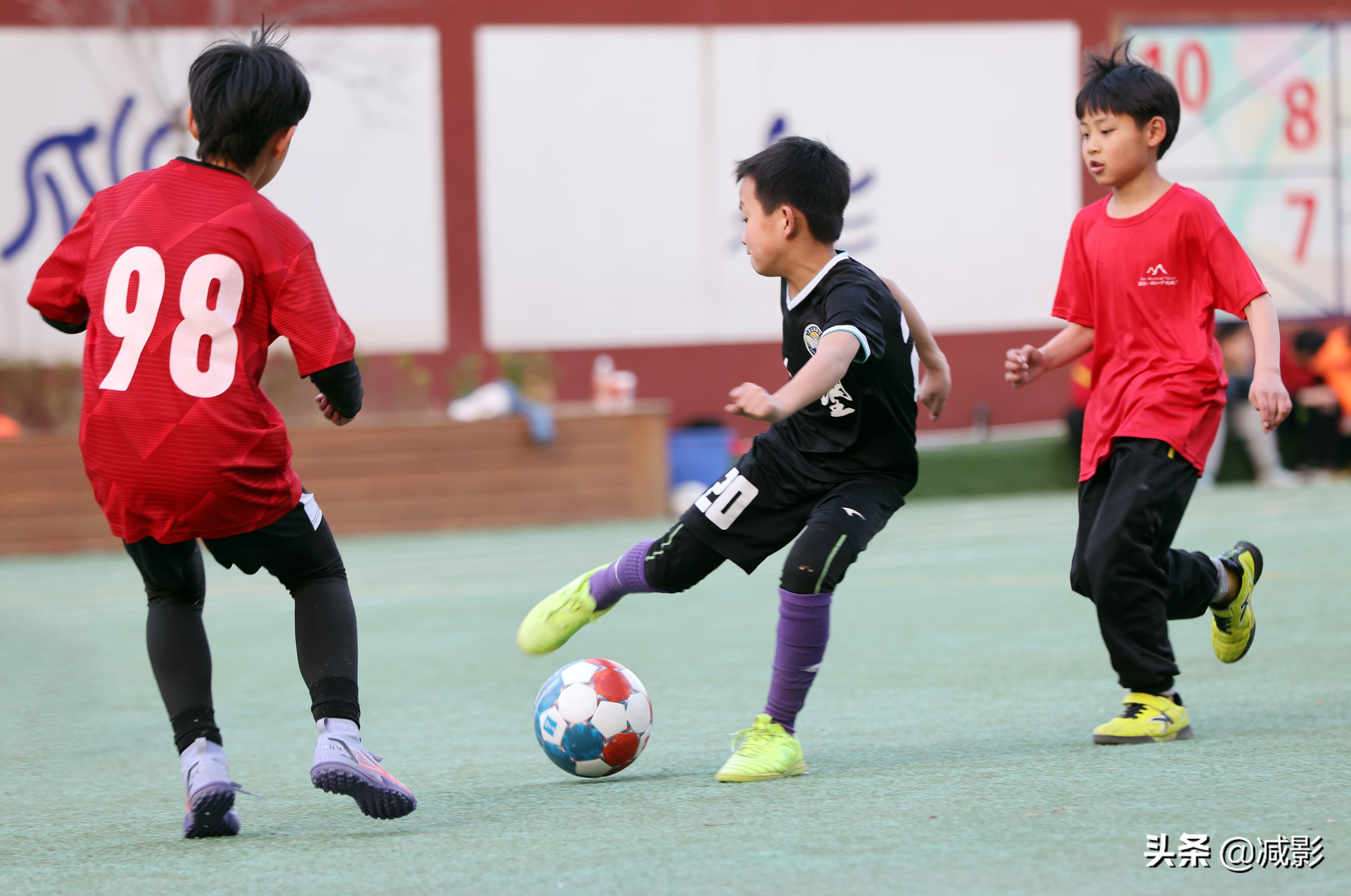 校园里的足球小将,足球场上的小小少年