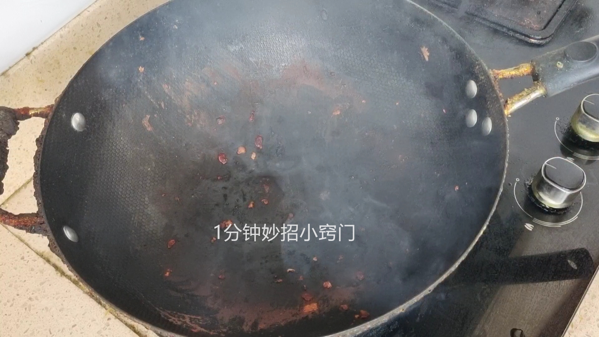 不锈钢锅底烧糊后如何清洁,锅底烧糊了别用钢丝球擦