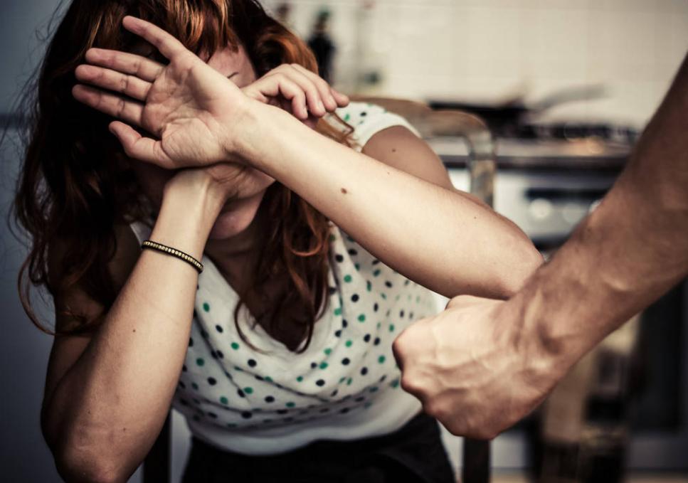 江苏“716”抢劫轮奸案，两名女性惨遭8人性侵，40名乘客无一反抗