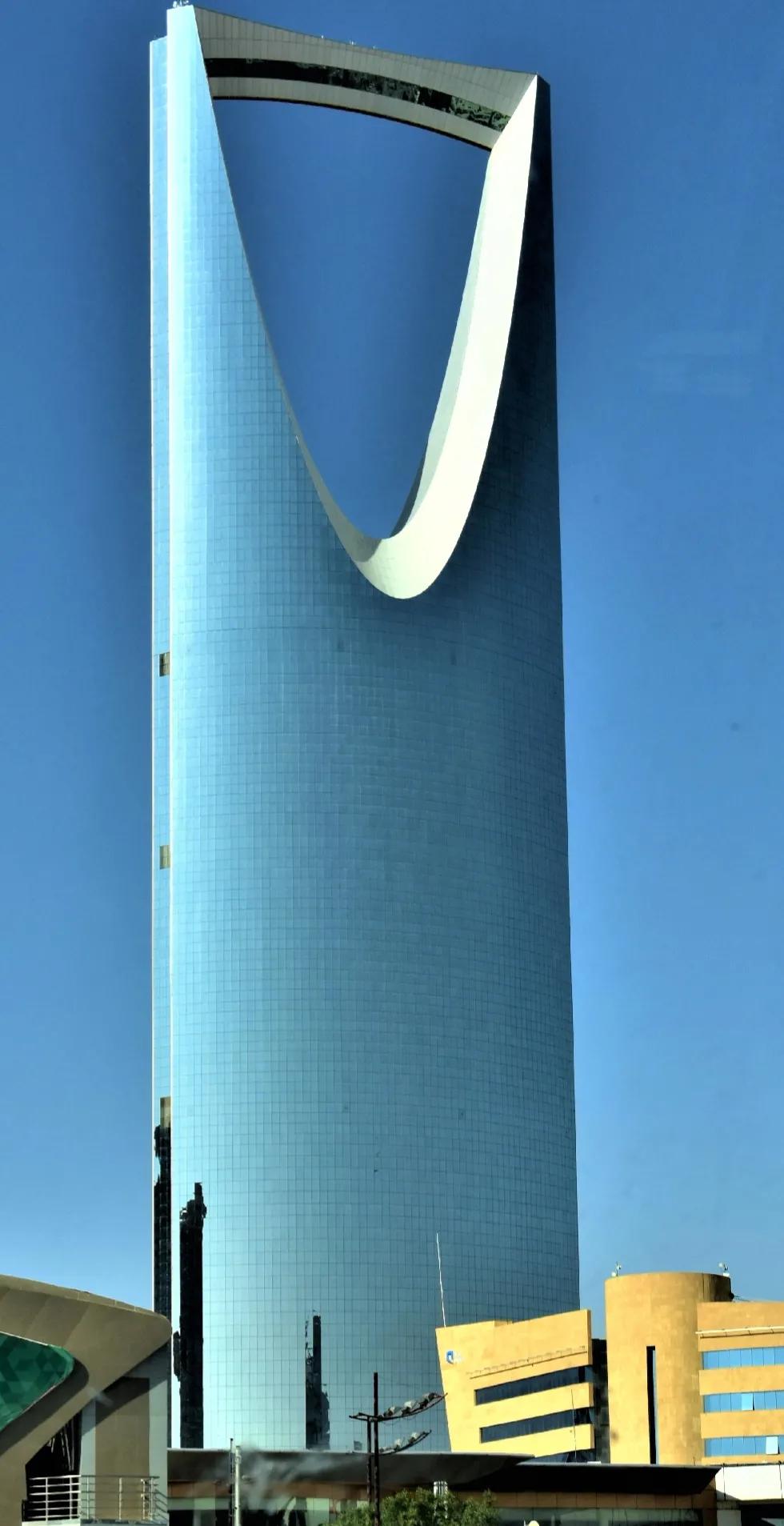 沙特是名副其实的石油王国,沙特阿拉伯富裕的石油王国