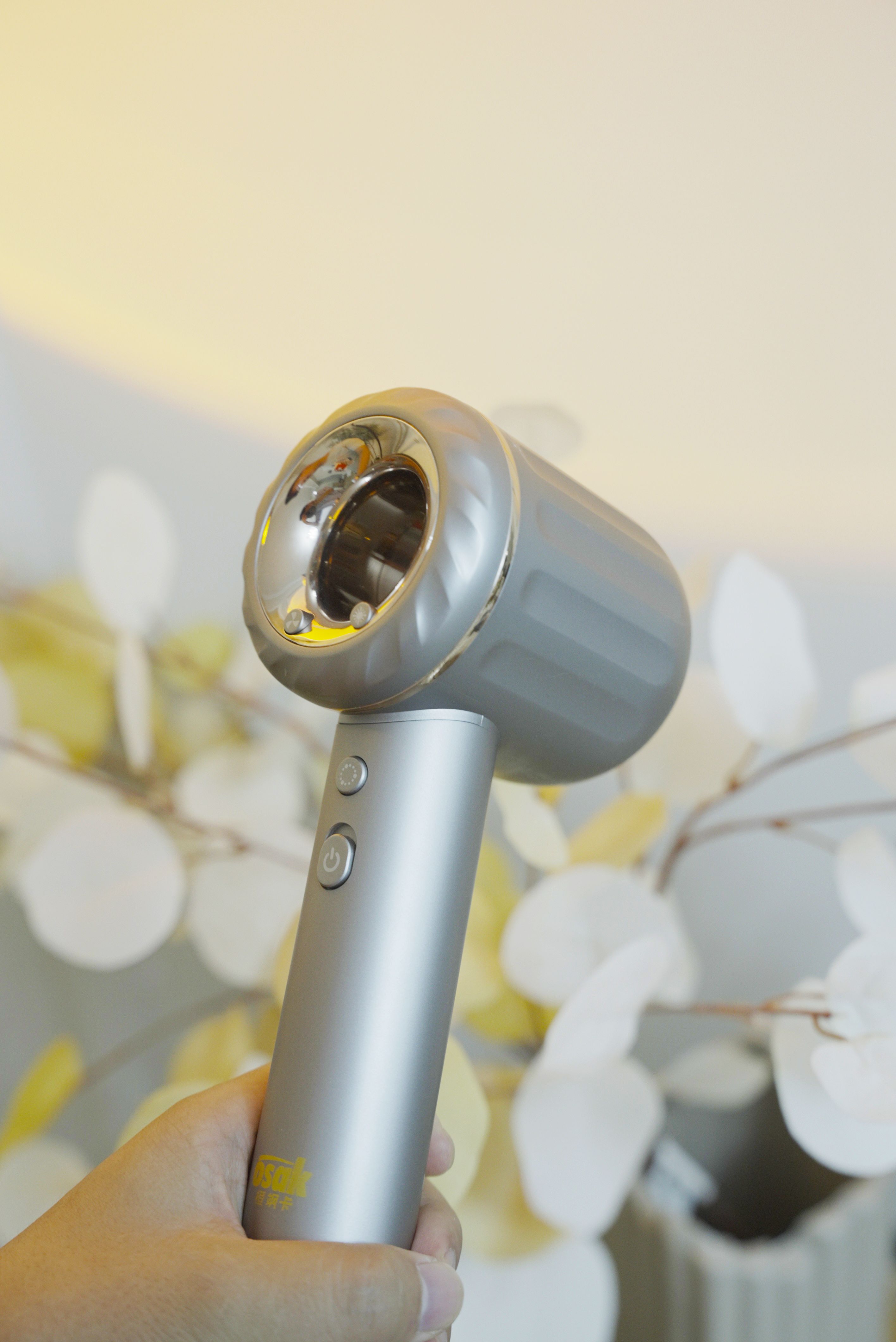 戴森吹风机顺滑卷发,戴森吹风机热风也烫