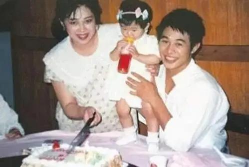 李连杰大女儿李思现在图片,李连杰的大女儿李思近况