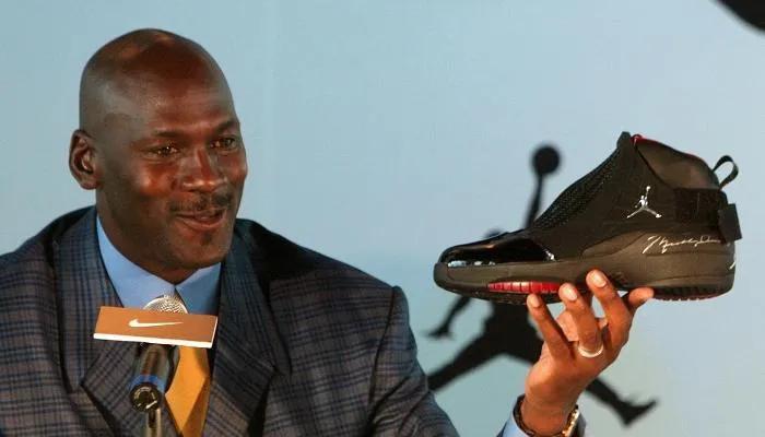 勒布朗詹姆斯年薪收入总共多少,詹姆斯生涯薪资6亿