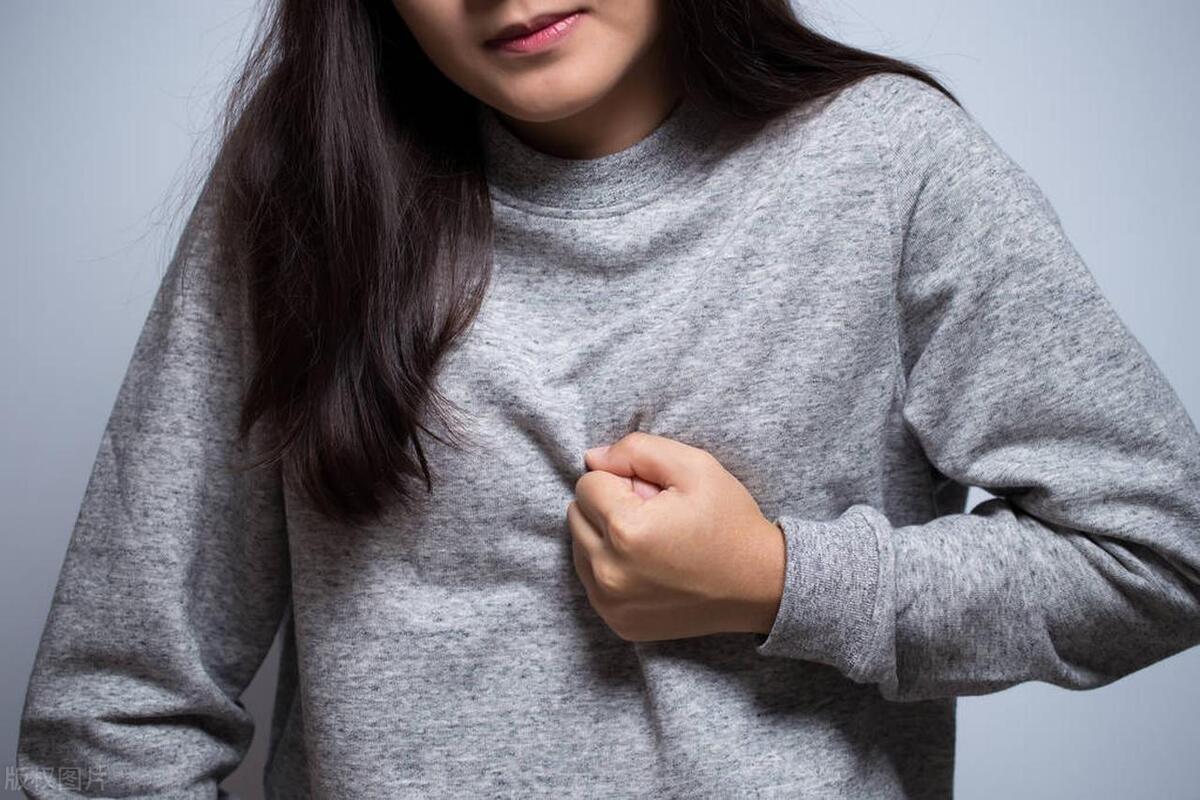 产后乳房出血是什么？它是由什么因素导致的，又有哪些危害呢？